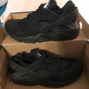 Nike huaraches like new only worn once size 9.5